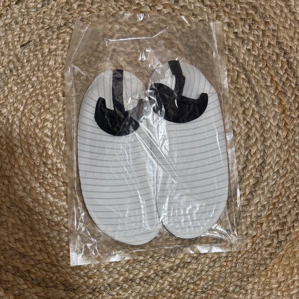 Water Shoes | Striped White and Black Foldable Shoe Insoles